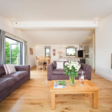 Cedar Retreats Holiday park *