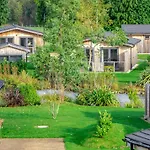 Prázdninový areál Cedar Retreats West Tanfield