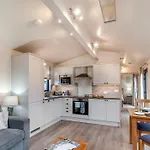 Prázdninový areál Cedar Retreats West Tanfield