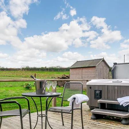 Cedar Retreats Holiday park *